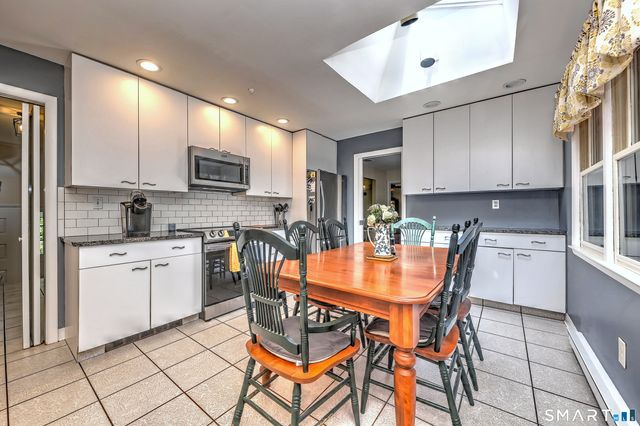 997 Rainbow Trail, Orange, CT 06477