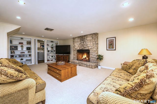 997 Rainbow Trail, Orange, CT 06477