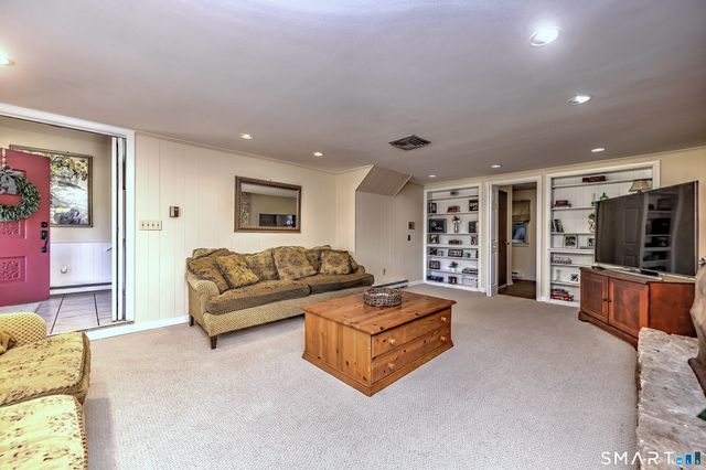 997 Rainbow Trail, Orange, CT 06477