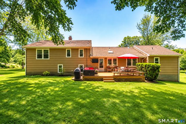 997 Rainbow Trail, Orange, CT 06477