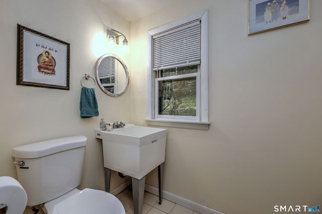 997 Rainbow Trail, Orange, CT 06477