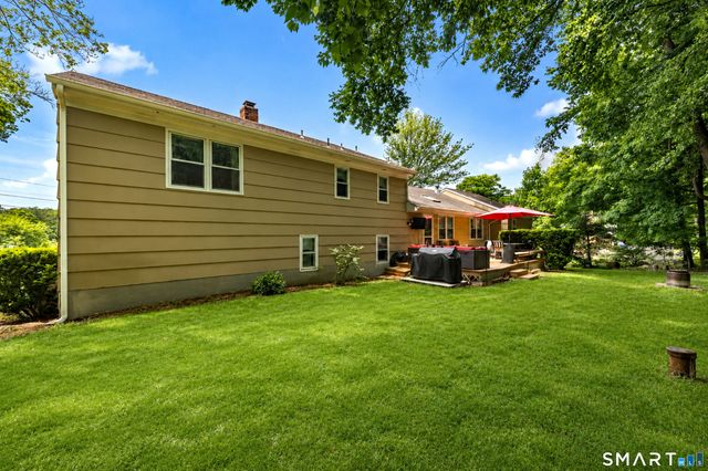 997 Rainbow Trail, Orange, CT 06477