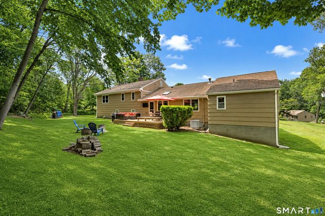 997 Rainbow Trail, Orange, CT 06477