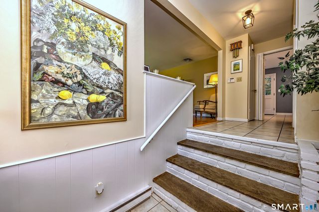 997 Rainbow Trail, Orange, CT 06477