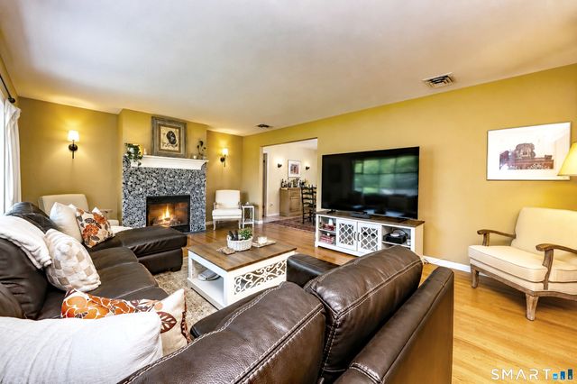 997 Rainbow Trail, Orange, CT 06477