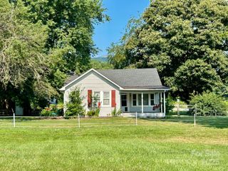 39 Hemphill Road, Waynesville, NC 28785