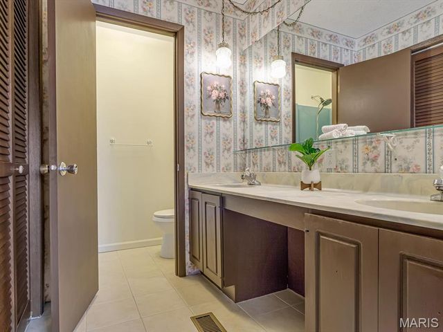 5089 Indian Hills Drive, Edwardsville, IL 62025