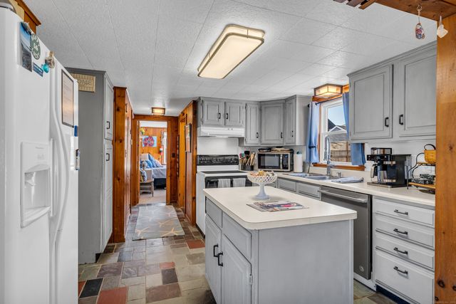 32 Bassett Lane, Madison, CT 06443