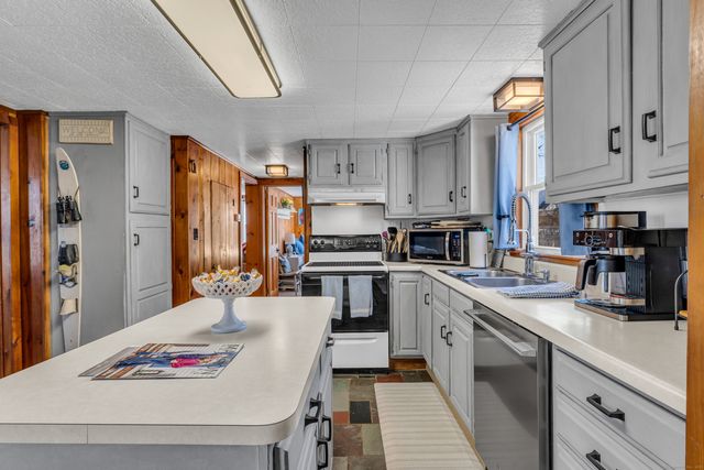 32 Bassett Lane, Madison, CT 06443