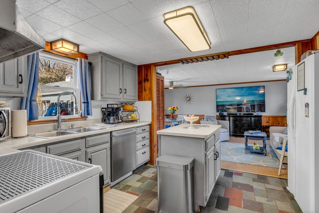 32 Bassett Lane, Madison, CT 06443