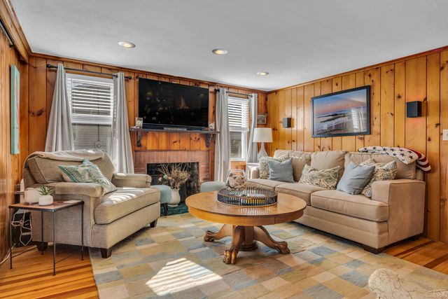 32 Bassett Lane, Madison, CT 06443