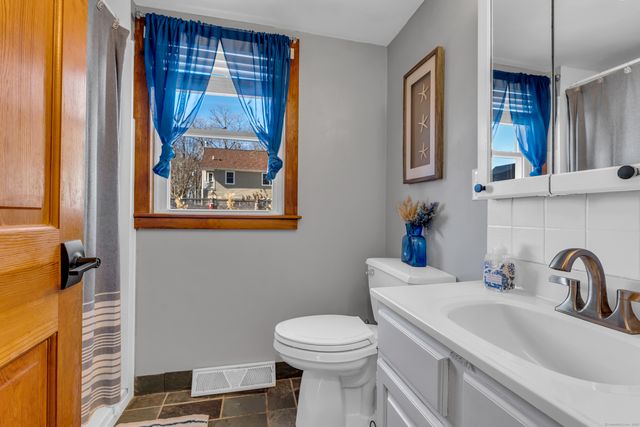 32 Bassett Lane, Madison, CT 06443