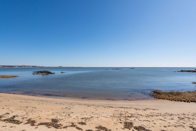 32 Bassett Lane, Madison, CT 06443