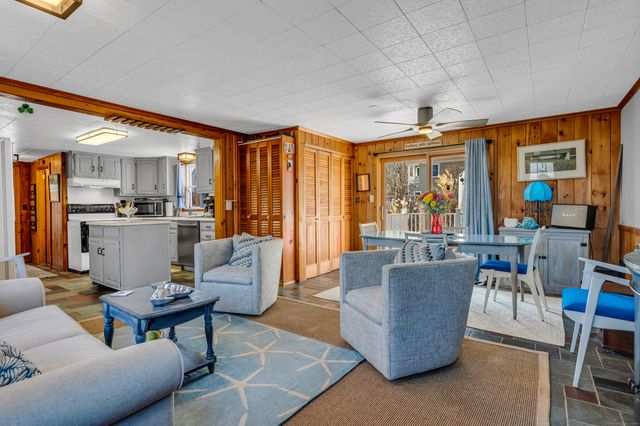 32 Bassett Lane, Madison, CT 06443