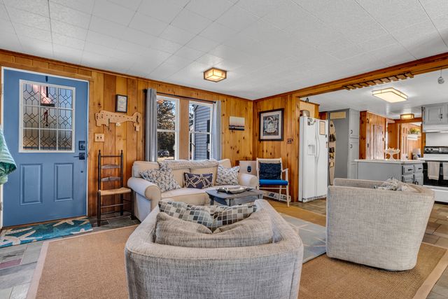 32 Bassett Lane, Madison, CT 06443