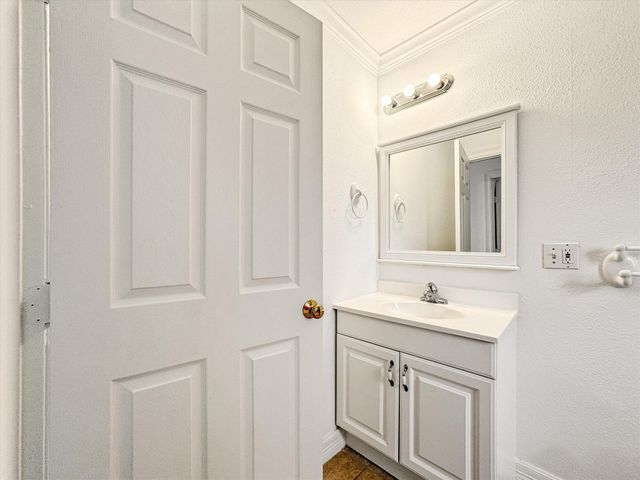 2117 Saladia Street, Galveston, TX 77551