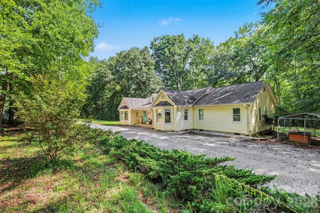 433 Foster Lake Road, Blacksburg, SC 29702