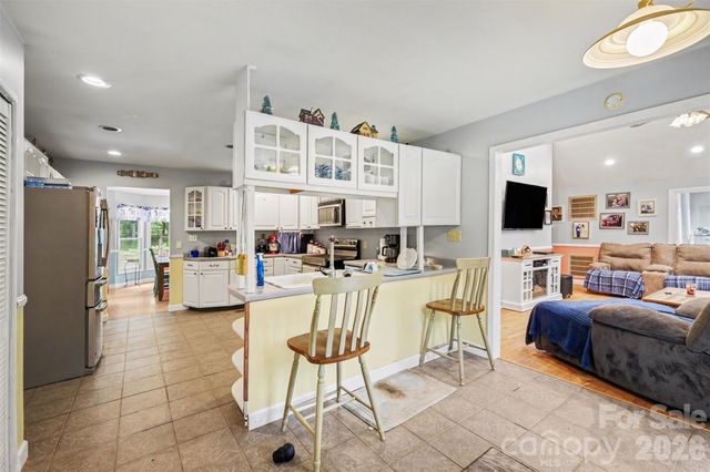 433 Foster Lake Road, Blacksburg, SC 29702