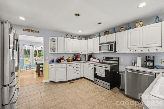 433 Foster Lake Road, Blacksburg, SC 29702
