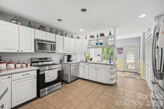 433 Foster Lake Road, Blacksburg, SC 29702