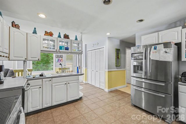 433 Foster Lake Road, Blacksburg, SC 29702