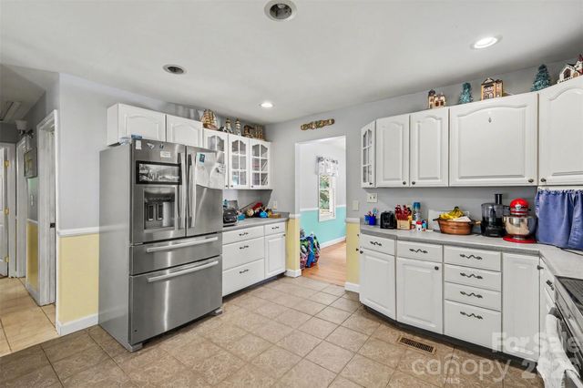 433 Foster Lake Road, Blacksburg, SC 29702
