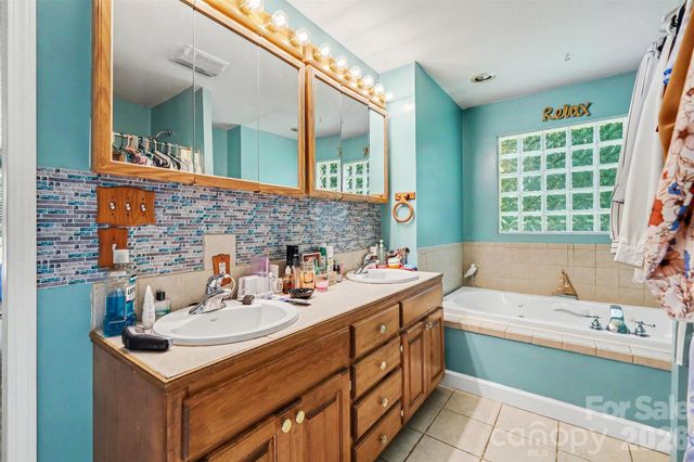 433 Foster Lake Road, Blacksburg, SC 29702