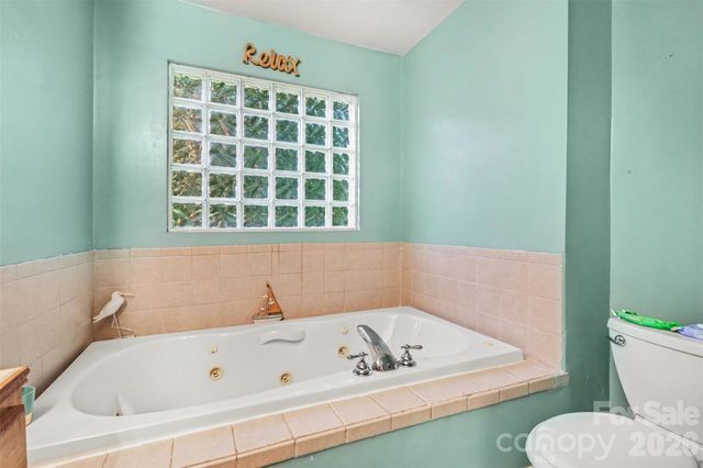 433 Foster Lake Road, Blacksburg, SC 29702