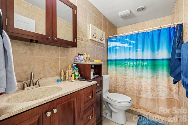 433 Foster Lake Road, Blacksburg, SC 29702