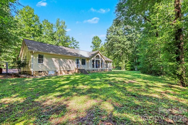 433 Foster Lake Road, Blacksburg, SC 29702