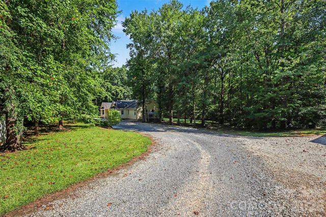 433 Foster Lake Road, Blacksburg, SC 29702