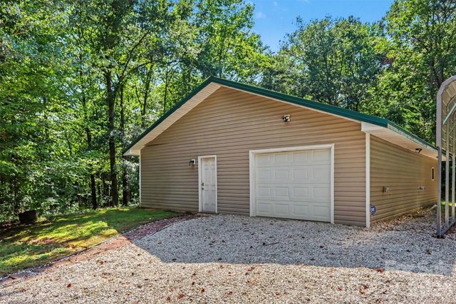 433 Foster Lake Road, Blacksburg, SC 29702