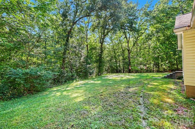 433 Foster Lake Road, Blacksburg, SC 29702