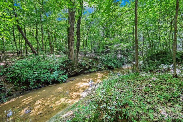 433 Foster Lake Road, Blacksburg, SC 29702