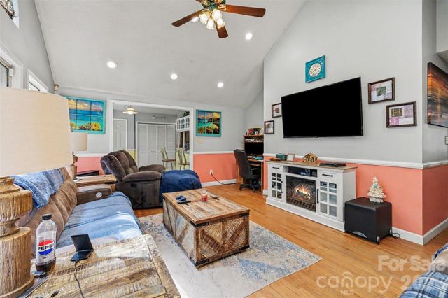 433 Foster Lake Road, Blacksburg, SC 29702