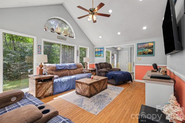 433 Foster Lake Road, Blacksburg, SC 29702