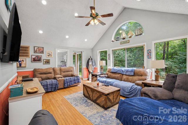 433 Foster Lake Road, Blacksburg, SC 29702