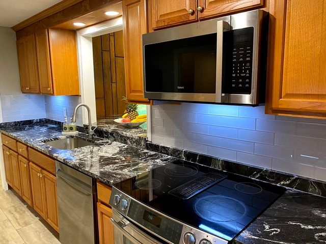 15 Winchester Dr, Lexington, MA 02420