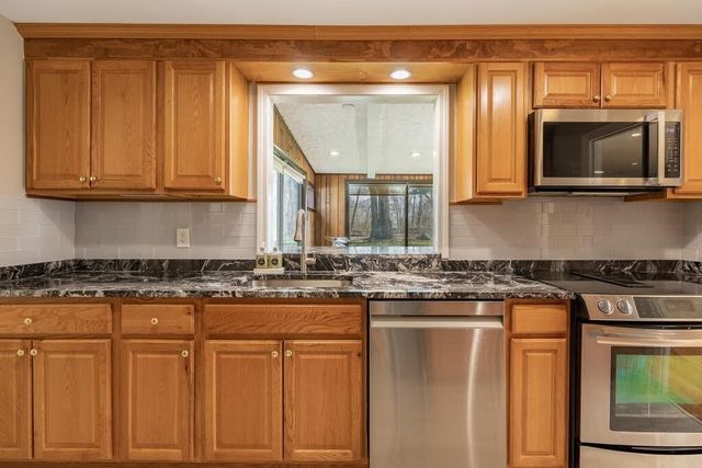 15 Winchester Dr, Lexington, MA 02420