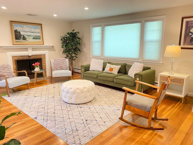 15 Winchester Dr, Lexington, MA 02420
