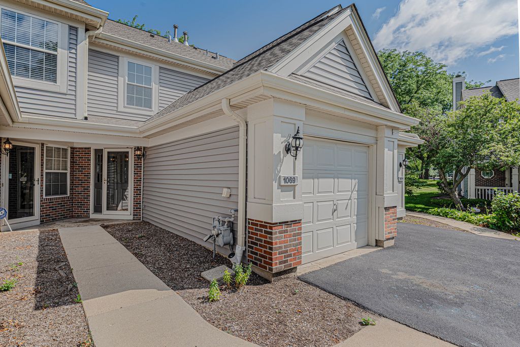1069 Talbots Lane 1069, Elk Grove Village, IL 60007 — photo 2