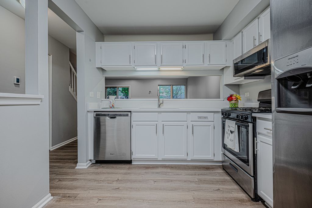 1069 Talbots Lane 1069, Elk Grove Village, IL 60007 — photo 3