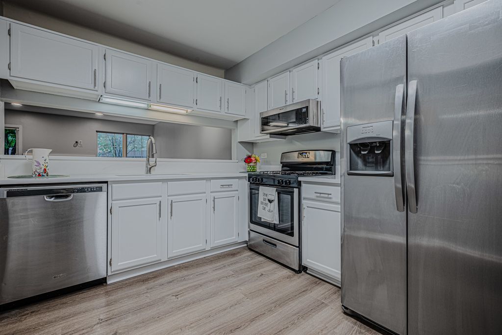 1069 Talbots Lane 1069, Elk Grove Village, IL 60007 — photo 4