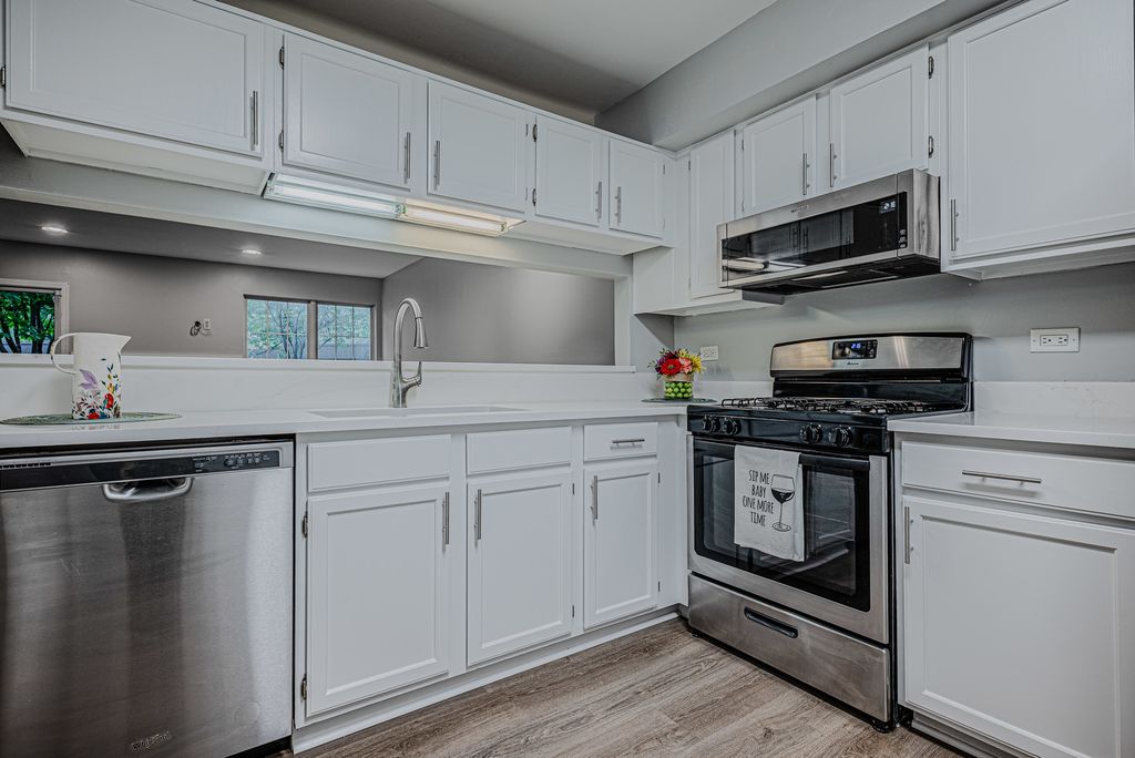 1069 Talbots Lane 1069, Elk Grove Village, IL 60007 — photo 5