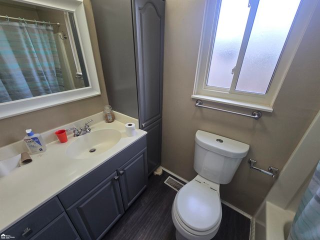 620 Carpenter Road, Flushing, MI 48433