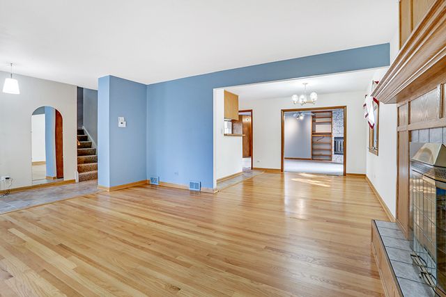 12901 S 70th Court, Palos Heights, IL 60463