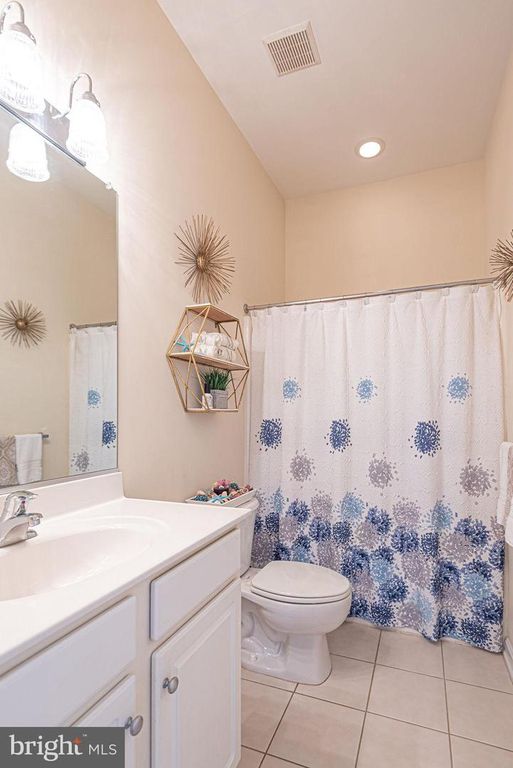 Image 15 of property listing at 1179 OCEAN PKWY, Ocean Pines, MD 21811