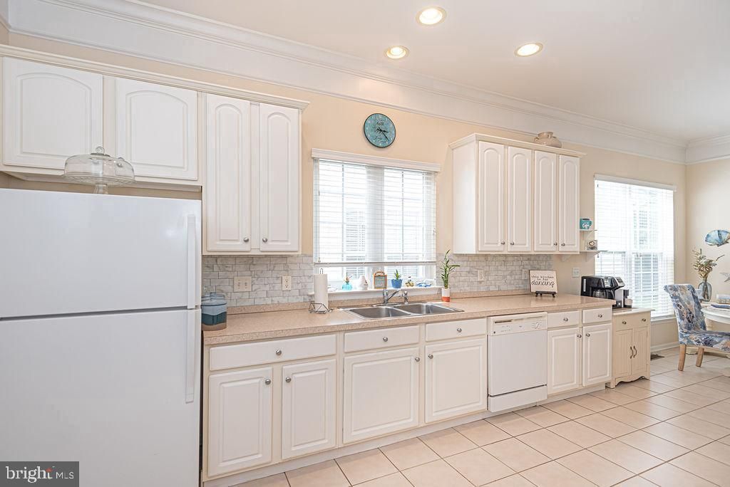 Image 26 of property listing at 1179 OCEAN PKWY, Ocean Pines, MD 21811