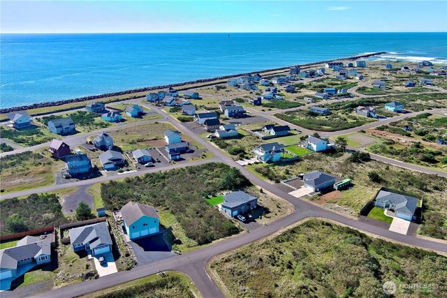 1420 Diamond Head Avenue SW, Ocean Shores, WA 98569