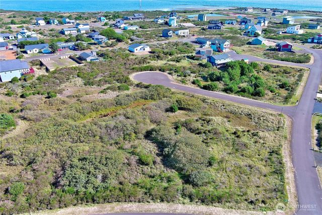 1420 Diamond Head Avenue SW, Ocean Shores, WA 98569